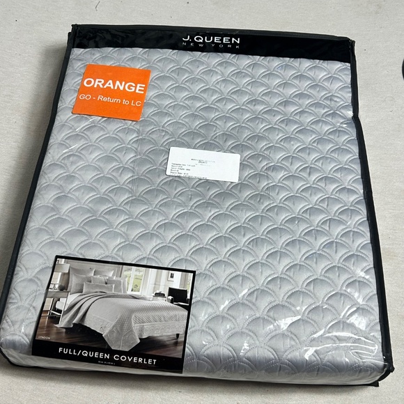 BRAND NEW Lyndon Coverlet Silver 90x90 - Full Queen Size - Picture 6 of 6